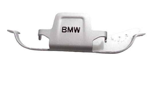 Pinza muelle diseño con logo BMW OEM 34116860081 para BMW F20, F21, F22, F23, F30, F31, F34, F32, F33, F36. Pieza original para fijar la pinza del freno delantero. Original BMW.