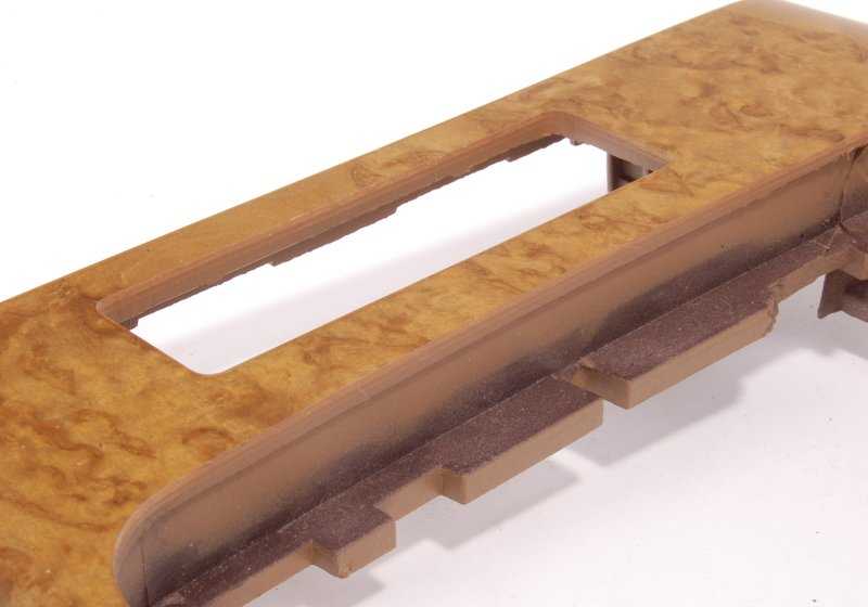 Bandeja inferior de almacenamiento en madera OEM 51167052056 para BMW E46. Original BMW.