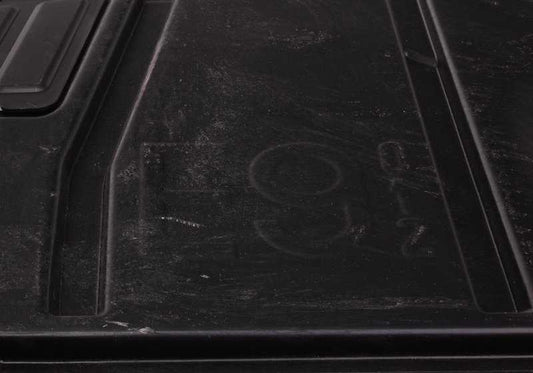 Cubierta de protección del motor OEM 51758046338 para BMW E92 316i, 318i, 320i. Compatible con versiones manuales y automáticas. Pieza original BMW.