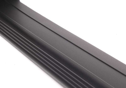 Embellecedor de estribo trasero derecho negro OEM 51478174532 para BMW E38. Original BMW.