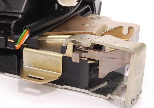 Cierre de puerta trasera izquierda OEM 51228125671 para BMW E39, E38. Original BMW.