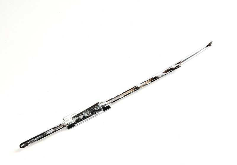 Grid decorativa anteriore sinistra OEM 51137906525 per BMW E63 M6 ed E64 M6. BMW originale.