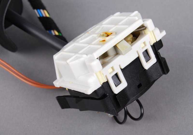 Interruptor de intermitentes, luces cortas y largas OEM 61318360913 para BMW E36, Z3. Original BMW.