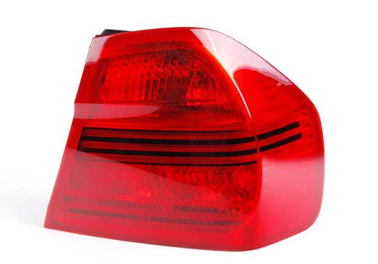 Piloto trasero derecho OEM 63217161956 para BMW E90 Berlina. Luz trasera original BMW montada en la aleta lateral derecha. Compatible exclusivamente con BMW Serie 3 E90. Original BMW.