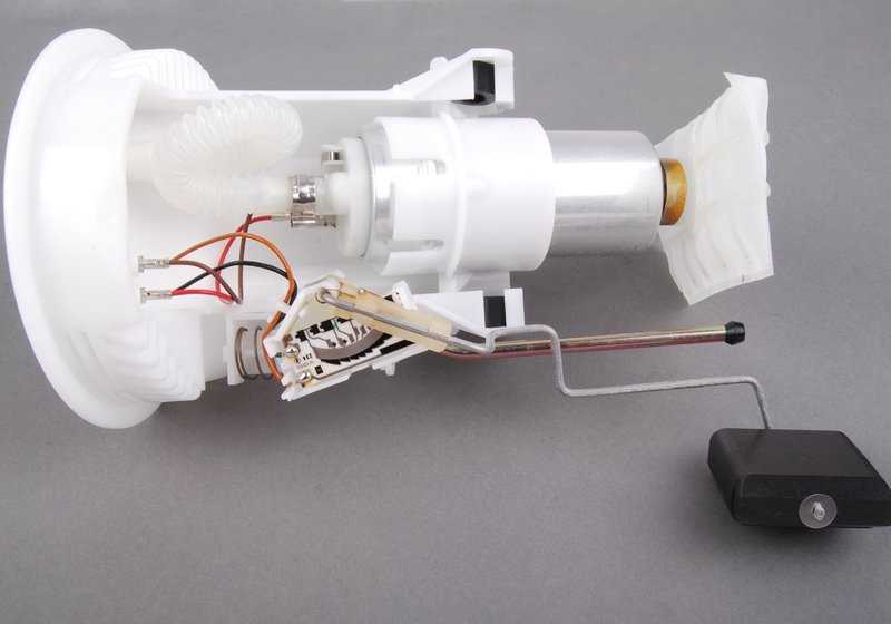 Bomba de combustible derecha OEM 16141182842 para BMW E36. Original BMW.
