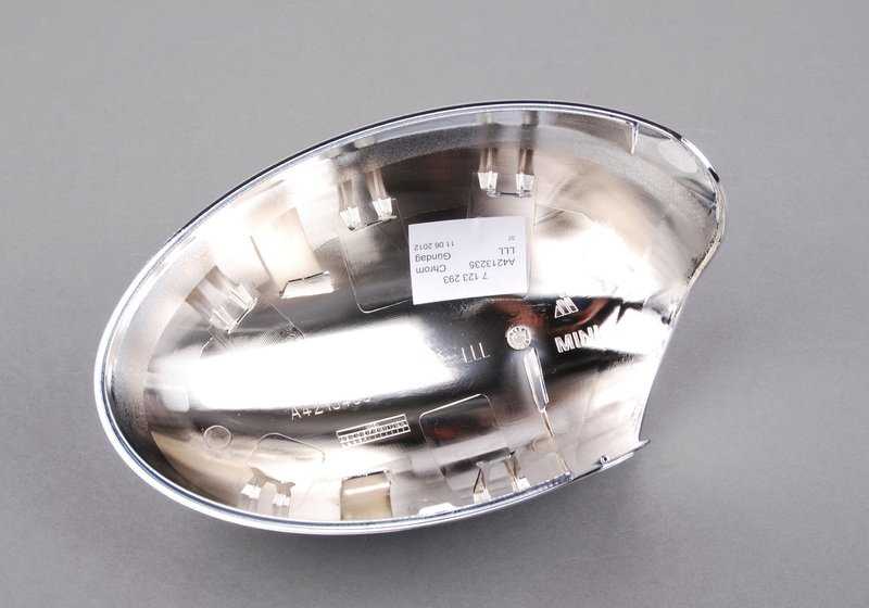 Cubierta izquierda de espejo retrovisor cromada OEM 51167123293 para MINI R50, R52, R53. Recambio original MINI. Ideal para sustituir tapa espejo dañada o personalizar con acabado en cromo.