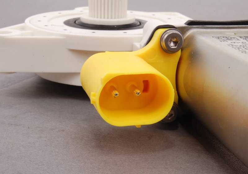 Accionamiento alzacristales delantero izquierdo OEM 67626954275 para MINI R50, R53, Cabrio R52. Original MINI.