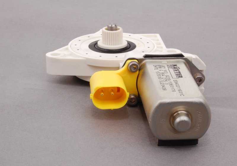 Accionamiento alzacristales delantero izquierdo OEM 67626954275 para MINI R50, R53, Cabrio R52. Original MINI.