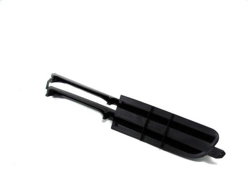 Rejilla delantera derecha parcialmente abierta OEM 51118209926 para BMW E46. Pieza original BMW.