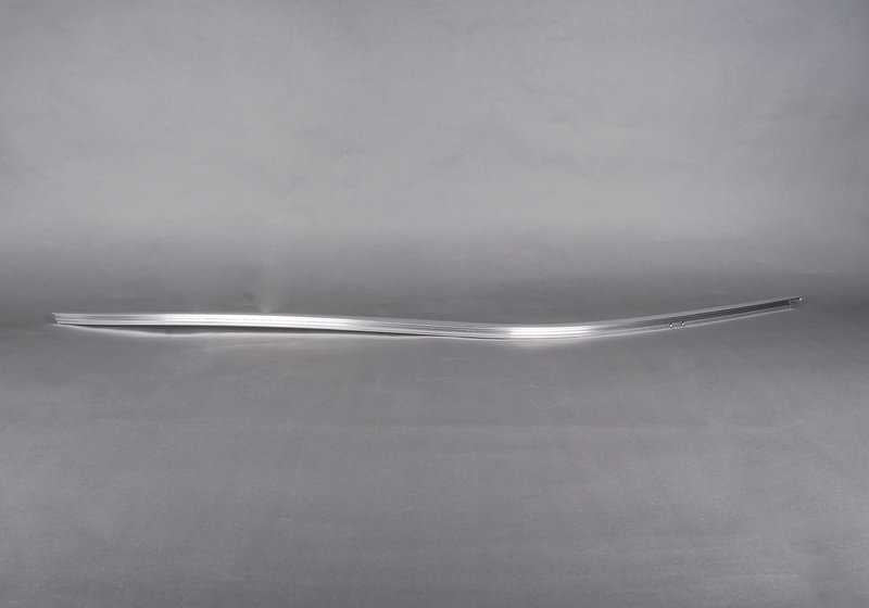 Moldura superior del marco de la ventanilla derecha OEM 51337174388 para BMW E70. Original BMW.