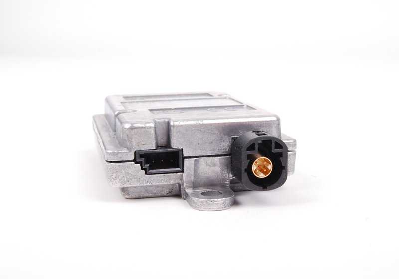 USB Hub connector OEM 84109200503 for BMW {E60, E60N, E61N, F07, F10, F11, F18, E63N, E64N, F01, F01N, F02, F02N, F04, I01, I01N, E84, E70, E70N, E71, E71, E72, E72 e Mini {R55, R55n, R56, R56N, R57, R57N, R58, R59, R60, R61}. BMW originale e Mini.