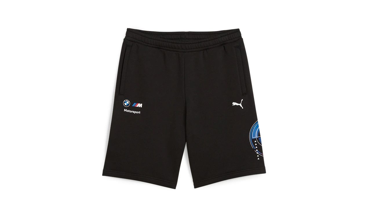 Pantalones cortos BMW M Motorsport Autografik talla XXL. Ropa oficial con logos BMW y Puma, diseño gráfico en pierna izquierda, cintura elástica y bolsillos laterales. Original BMW.