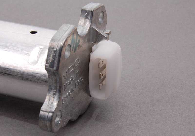 Medidor de nivel de combustible OEM 16121153050 para BMW E30, E12, E28, E24 y E23 con depósito metálico. Compatible con versiones 318i. Original BMW.