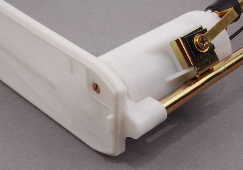 Bomba de combustible con prealimentación OEM 16141179425 para BMW E12, E28, E24. Original BMW.