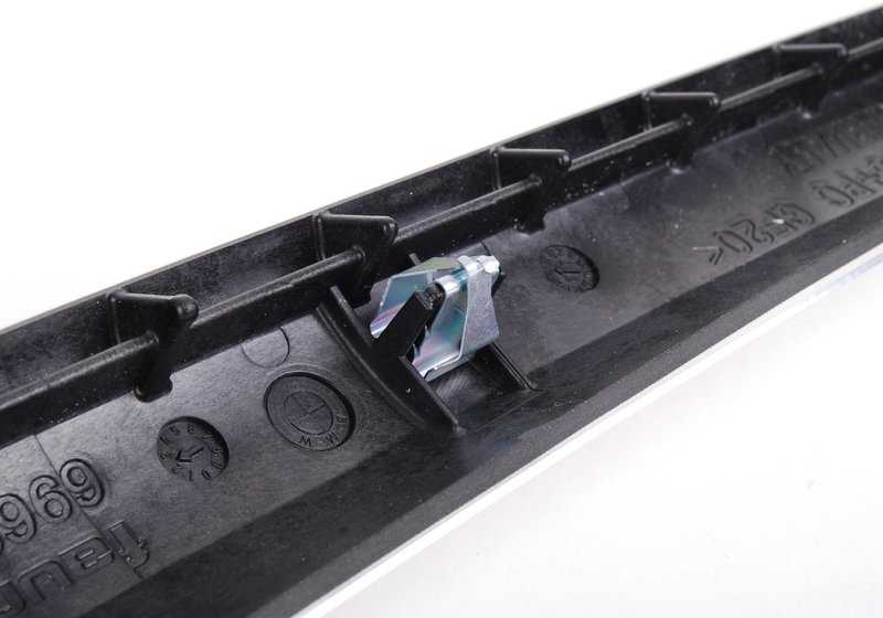 Moldura de aluminio consola central izquierda OEM 51166969541 para BMW E70, E71, E72. Original BMW.