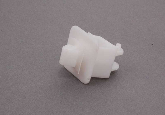Clip de fijación OEM 51228176067 para BMW Serie 7 E38 (728i, 730i, 735i, 740i) del 1994 al 2001. Compatible con cerradura de puerta trasera. Original BMW.