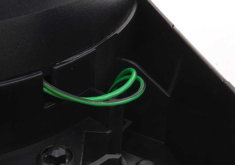 Altavoz trasero derecho OEM 65138370868 para BMW E36. Pieza original BMW. Ideal para sistema estéreo trasero. Repuesto original, perfecta compatibilidad y calidad garantizada.