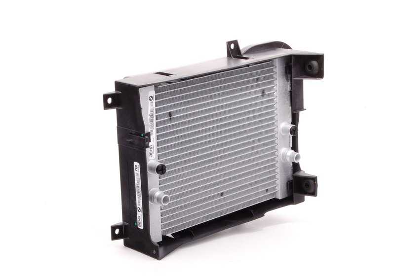 OEM -Kältemittel Kühler 17117586544 für BMW X5 E70, E70N und X6 E71, E72. Originales BMW -Stück für das Motorkühlsystem.