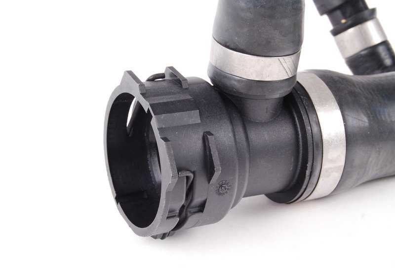 Manguera de refrigerante (Vorlaufschlauch) OEM 17127534918 para BMW E60, E61, E63 y E64 (modelos 540i y 550i con motor N62T). Original BMW.