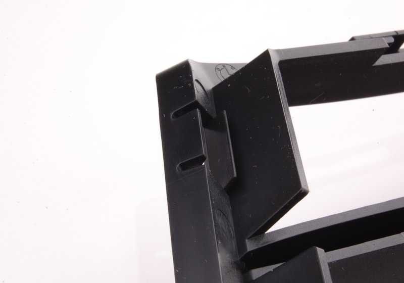 Rejilla de entrada de aire derecha OEM 51118045922 para BMW E82, E88. Original BMW.