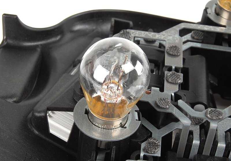 Portalámparas trasero derecho OEM 63218364730 para BMW Serie 3 E46. Original BMW.