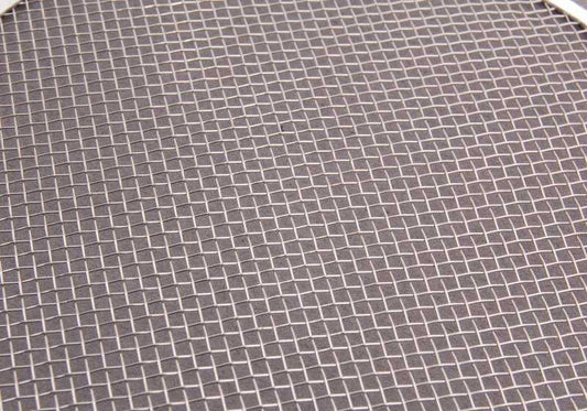 OEM 13621316910 Grille de protection des fleurs pour BMW E34 M5 (tous les modèles: HC91, HC92, HD91, HD92, HD93, HD98, HJ91). Pièce BMW originale.