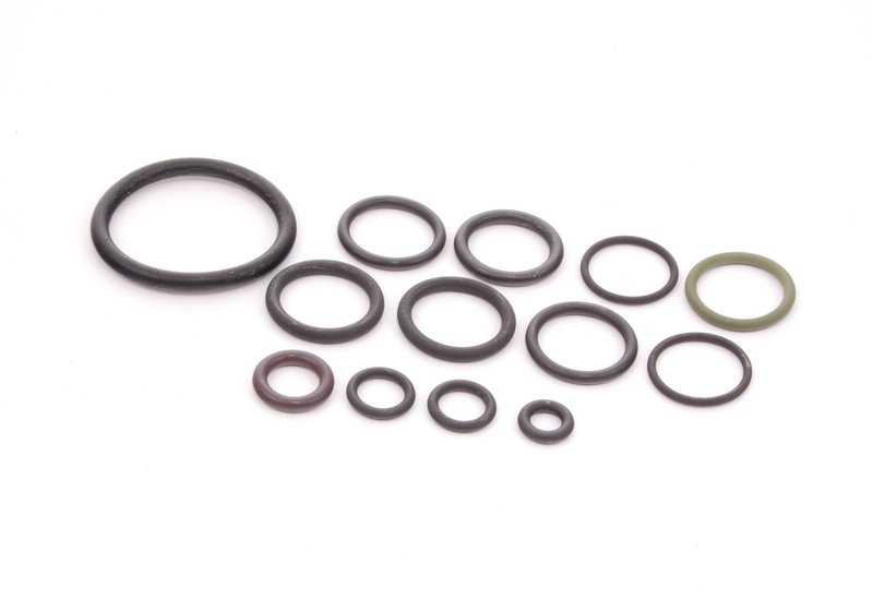 Juego de juntas para cárter de motor OEM 11110304864 para BMW E53. Original BMW.