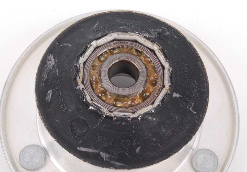 Cojinete de soporte suspensión OEM 31336752735 para BMW E39 520d, 520i {todos los modelos compatibles}. Original BMW.