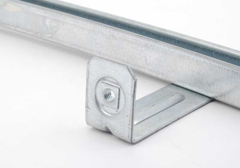 OEM 51321934893 Guida alla finestra sinistra per BMW E30 {318i, 320i}. BMW originale.