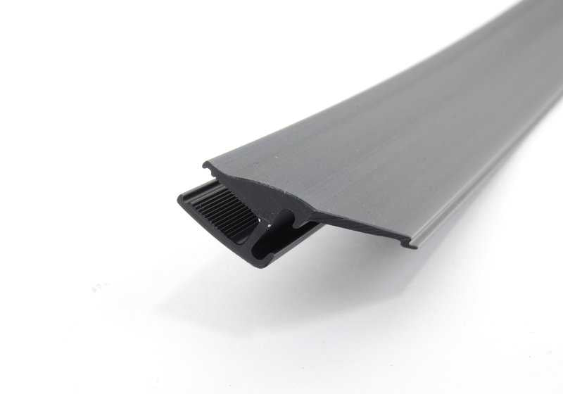 Embellecedor lateral izquierdo OEM 51361922165 para BMW E30. Pieza original BMW.