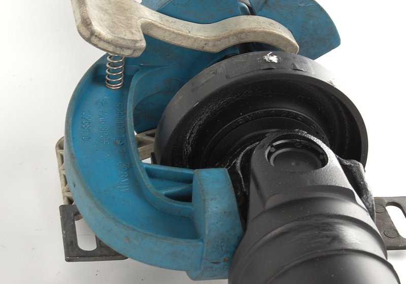 Árbol de transmisión para BMW E36 automático. OEM 26111227612. Original BMW.