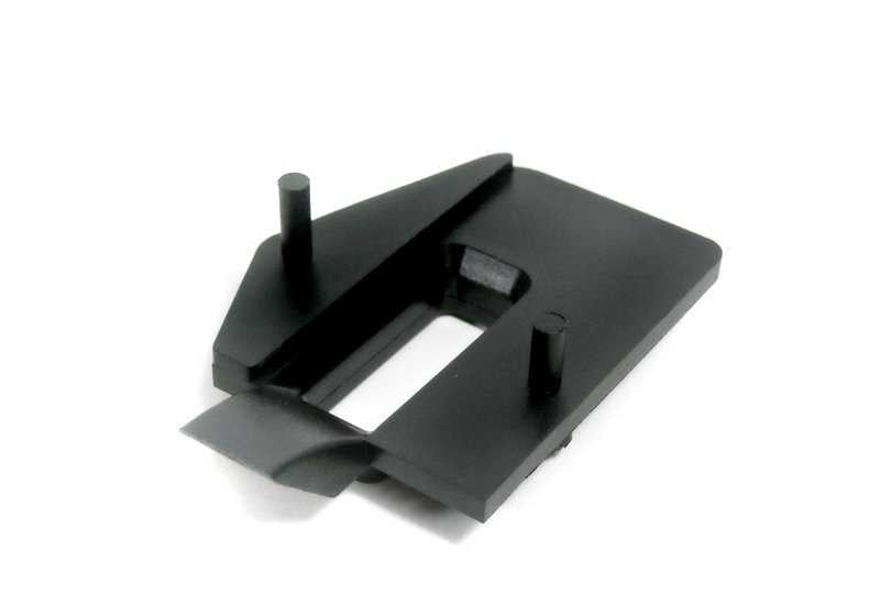 Soporte cerradero capó OEM 51238229796 para BMW E46. Original BMW.