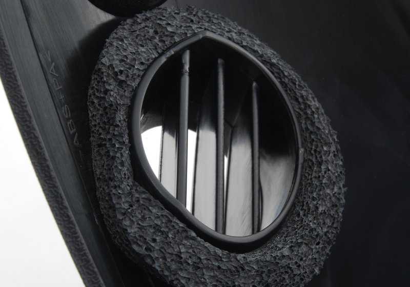 Cubierta salida aire tablero instrumentos izquierda cromo OEM 51452752799 para MINI R55, R56, R57, R58, R59… y más. Original MINI.