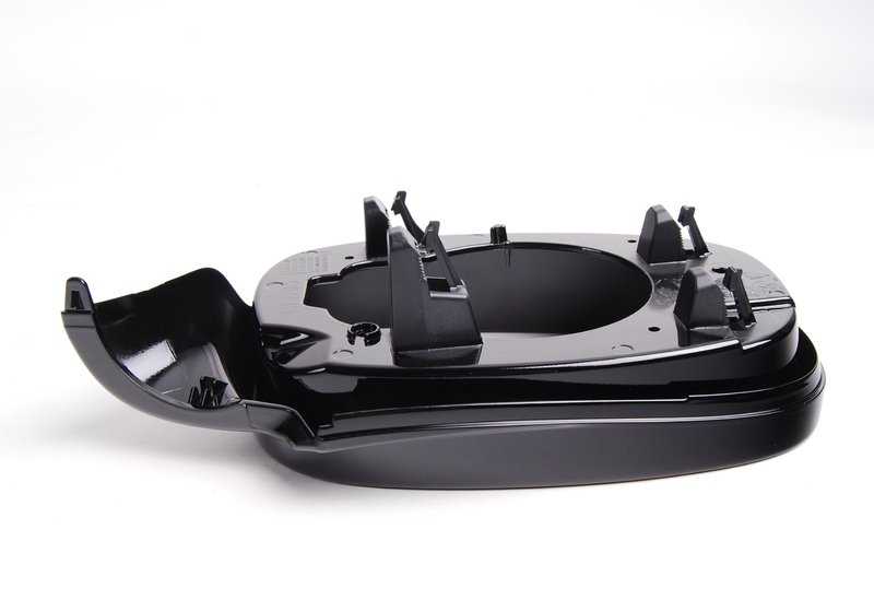 Soporte izquierdo para retrovisor exterior Shadow-Line OEM 51167220561 para BMW E81 {116d,116i} compatibles. Original BMW.