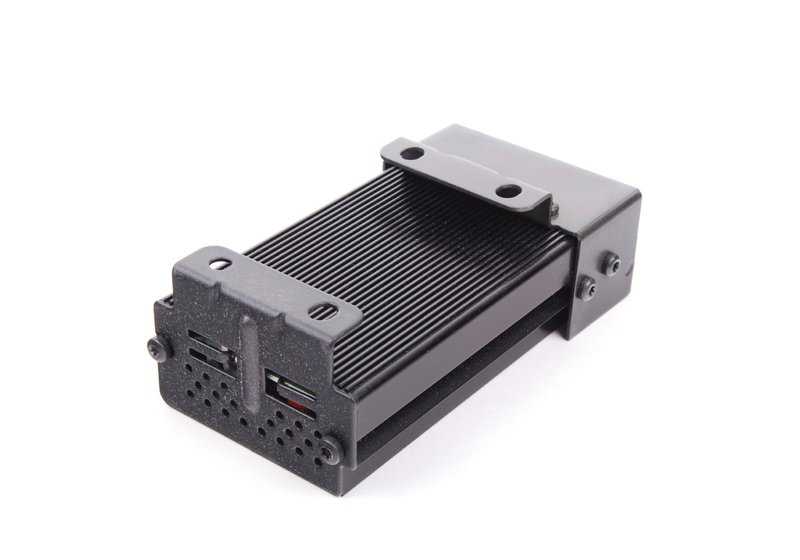 Amplificador Subwoofer OEM 65136946987 para BMW E46. Parte del sistema de sonido HiFi Harman Kardon. Recambio original BMW.
