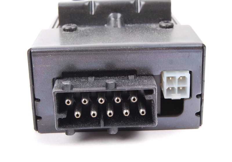 Amplificador Subwoofer OEM 65136946987 para BMW E46. Parte del sistema de sonido HiFi Harman Kardon. Recambio original BMW.