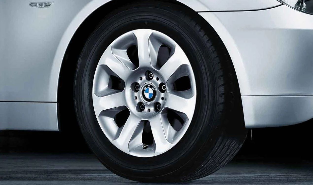 Llanta de aleación diseño Estrella 115 OEM 36116758774 para BMW E60, E61. Original BMW.