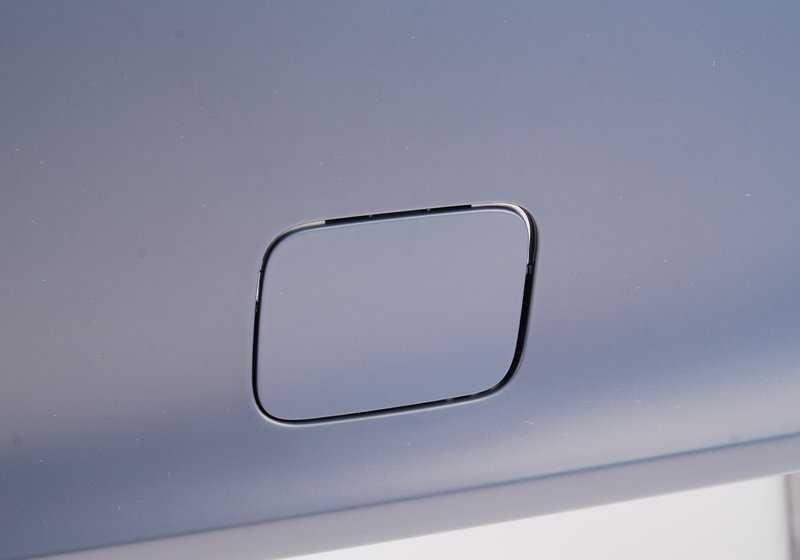 Parachoques trasero imprimado OEM 51128053878 para BMW E82. Compatible con sensores de aparcamiento (PDC). Original BMW.