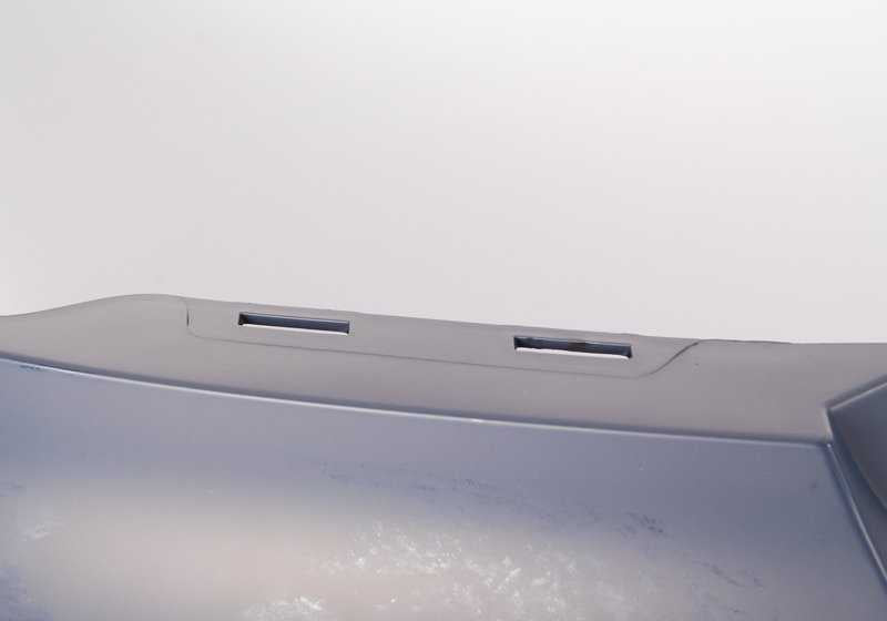 Parachoques trasero imprimado OEM 51128053878 para BMW E82. Compatible con sensores de aparcamiento (PDC). Original BMW.