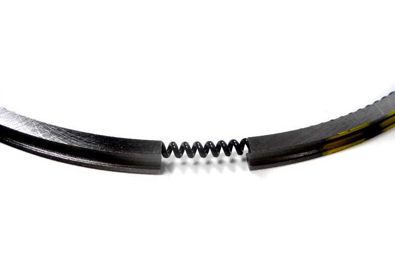 Juego de segmentos de pistón OEM 11251713193 para BMW E30, E36, E28, E34. Original BMW.