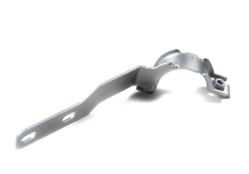 Soporte del sistema de escape OEM 18311728409 para BMW E36. Pieza original BMW. Ideal para fijar correctamente el escape bajo el vehículo. Compatible con versiones que montan transmisión 5HP18/THMR1.