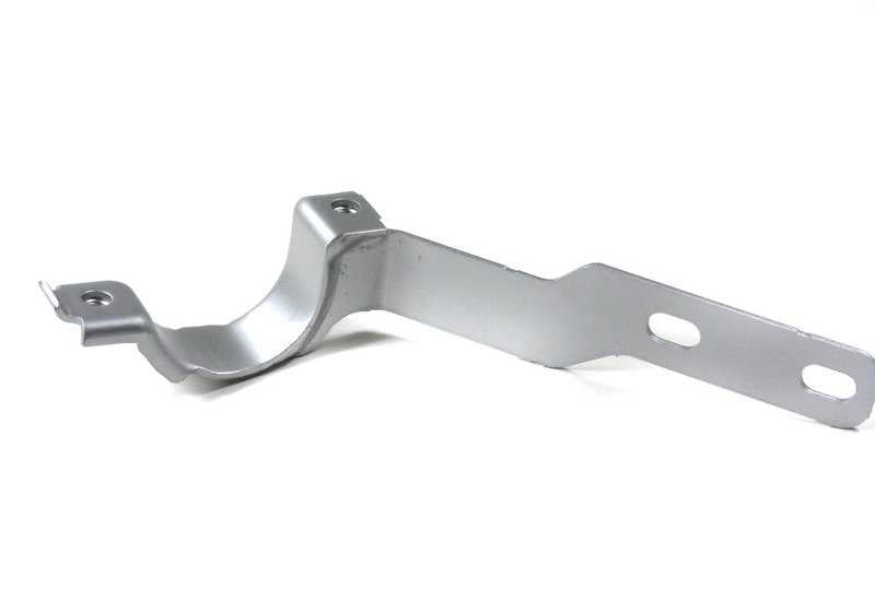 Soporte del sistema de escape OEM 18311728409 para BMW E36. Pieza original BMW. Ideal para fijar correctamente el escape bajo el vehículo. Compatible con versiones que montan transmisión 5HP18/THMR1.