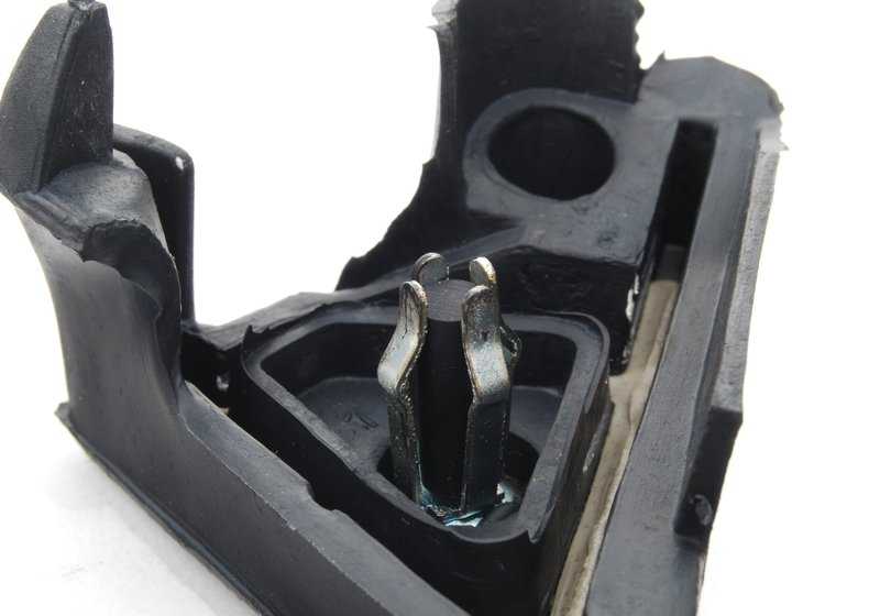 Cubierta izquierda OEM 51721940065 para BMW Serie 3 E30. Original BMW.