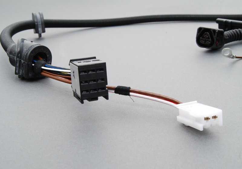 Cableado del módulo de encendido del motor OEM 12517518044 para BMW E46 (Todos los modelos compatibles: 316i, 318i, 318Ci, 320i, 323i, 325i, 328i, 330i). Original BMW.