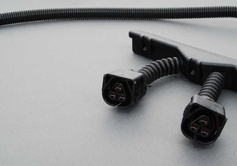 Cableado del módulo de encendido del motor OEM 12517518044 para BMW E46 (Todos los modelos compatibles: 316i, 318i, 318Ci, 320i, 323i, 325i, 328i, 330i). Original BMW.