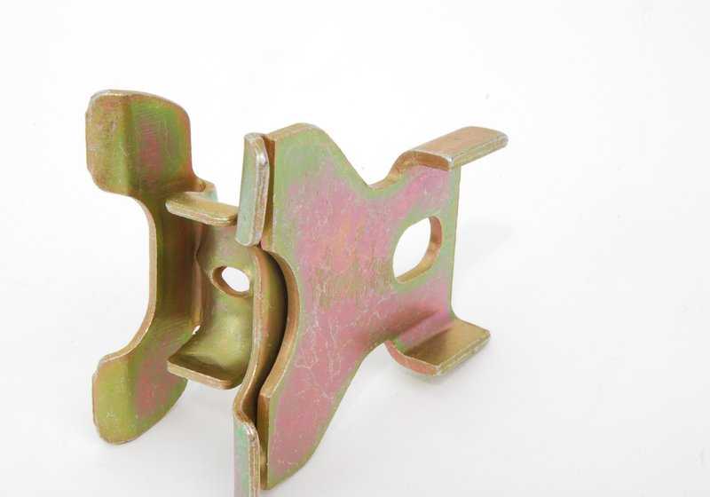 Soporte de escape OEM 18201310509 para BMW E30. Original BMW.