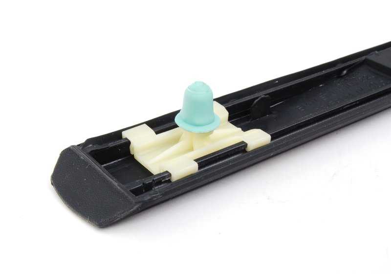 Moldura lateral delantera derecha negra OEM 51138208388 para BMW Serie 7 E38 (725tds, 728i) con cambio manual o automático. Compatible con modelos producidos entre 1995 y 2001. Original BMW.