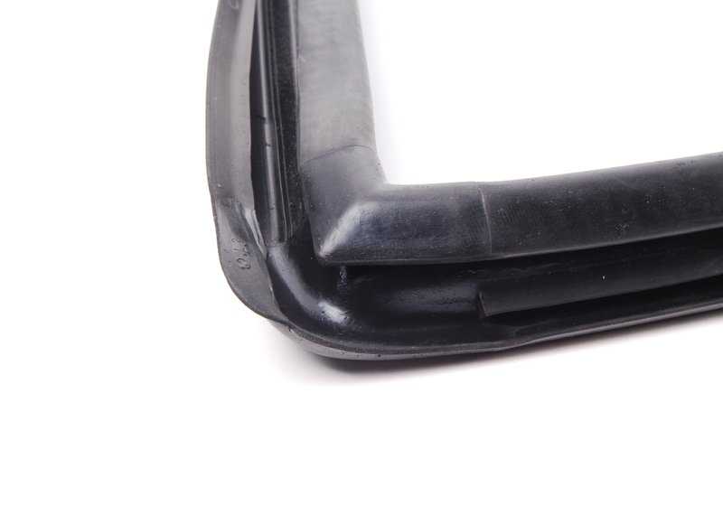 Scheda / Burleta posteriore Lineta OEM 5131191388 per BMW E30. BMW originale.