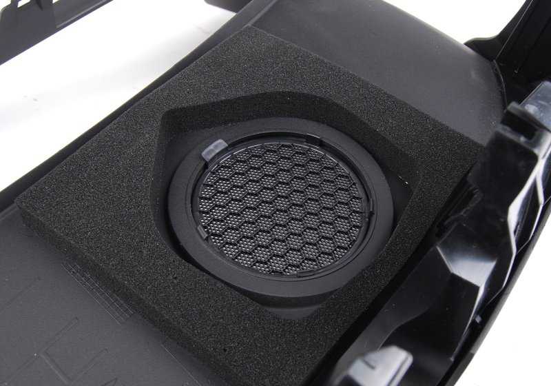 Panel lateral trasero izquierdo superior OEM 51437031367 para BMW E85. Original BMW.