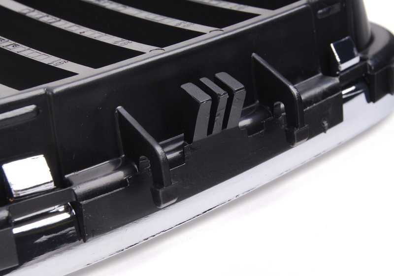Rejilla embellecedora izquierda OEM 51138124271 para BMW E31 {840Ci, 840i, 850CSi}. Pieza original BMW.